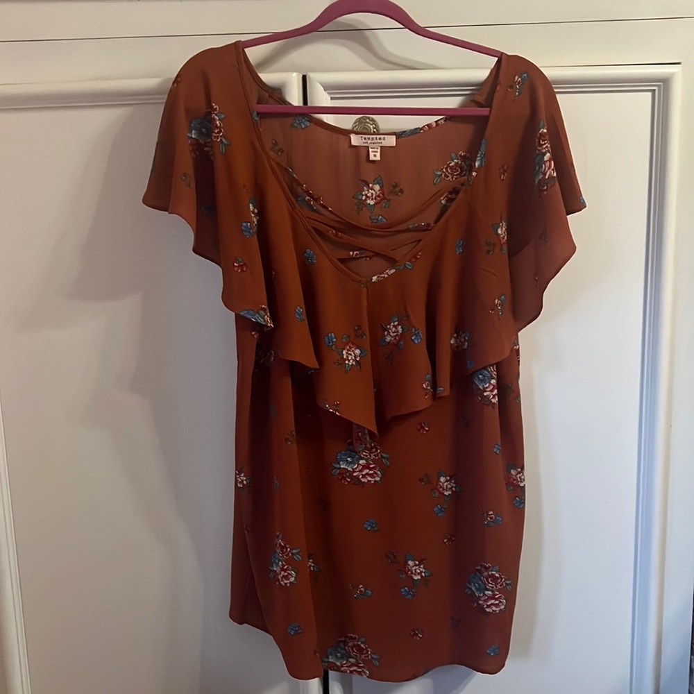 Butterfly collared blouse with cross-cross laced neck